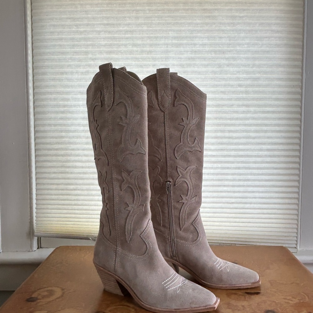 Stylish Tan Cowboy Boots